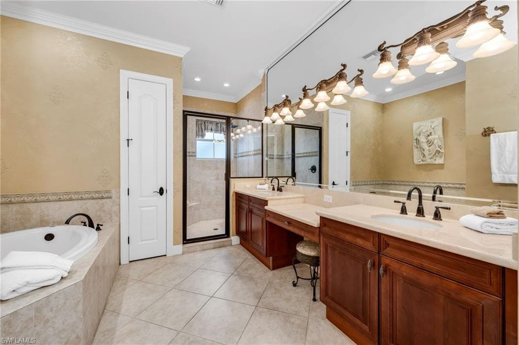 579 Avellino Isles Cir 202, Naples, FL 34119-17
