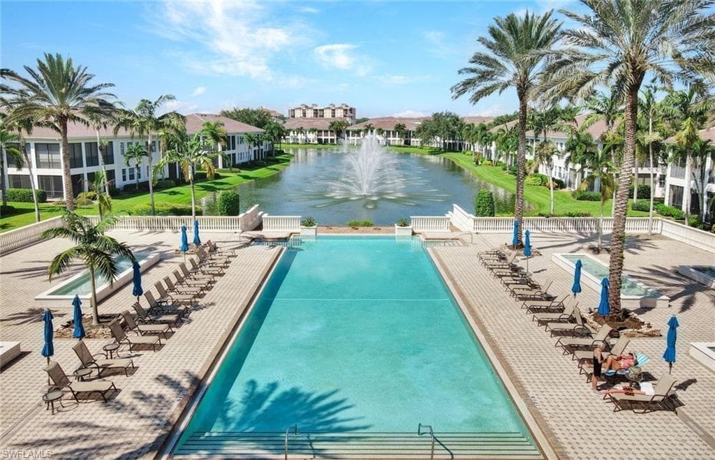579 Avellino Isles Cir 202, Naples, FL 34119-22