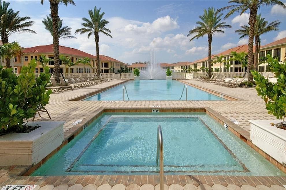 579 Avellino Isles Cir 202, Naples, FL 34119-23