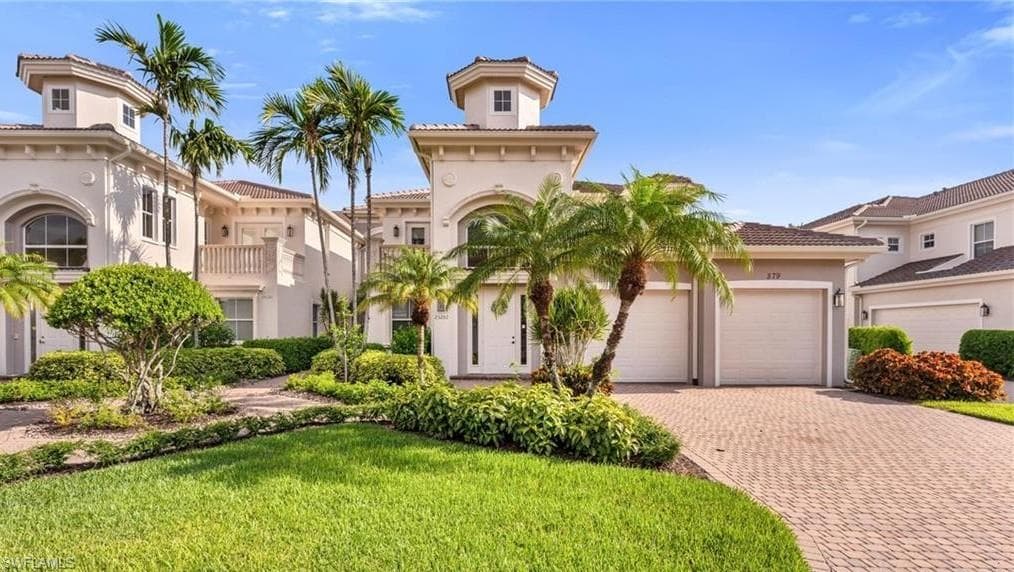 579 Avellino Isles Cir 202, Naples, FL 34119-3