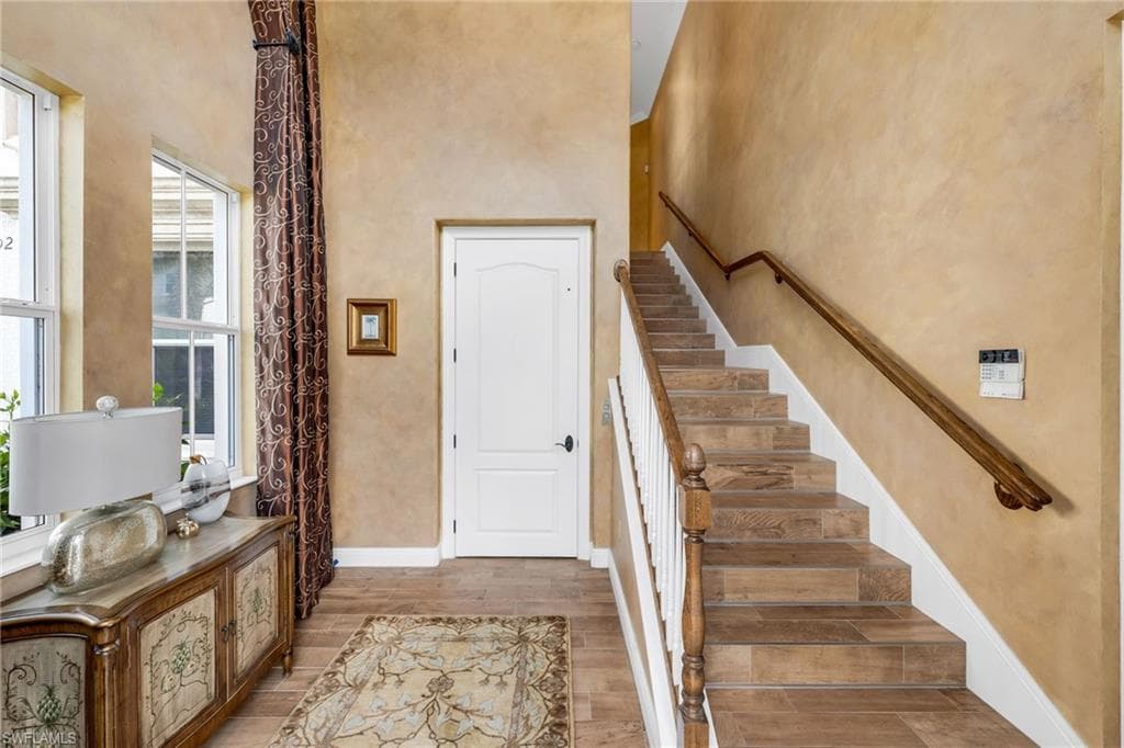 579 Avellino Isles Cir 202, Naples, FL 34119-6