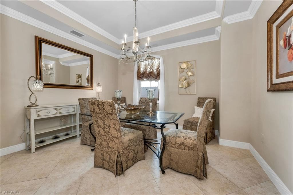 579 Avellino Isles Cir 202, Naples, FL 34119-8