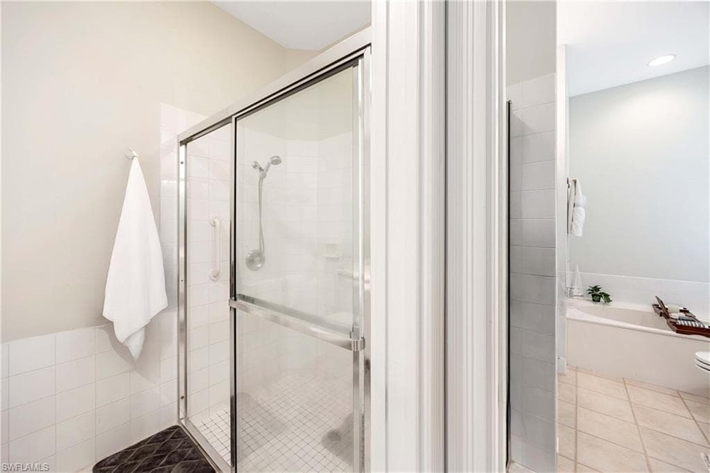 3997 Isla Ciudad Ct, Naples, FL 34109-21