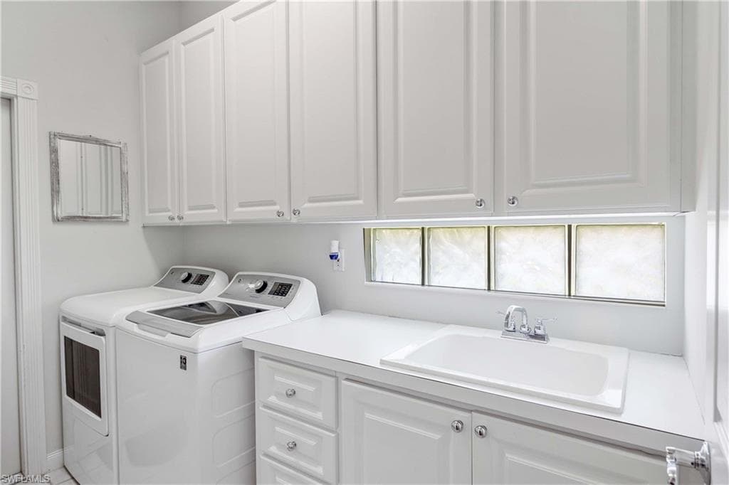 3997 Isla Ciudad Ct, Naples, FL 34109-27