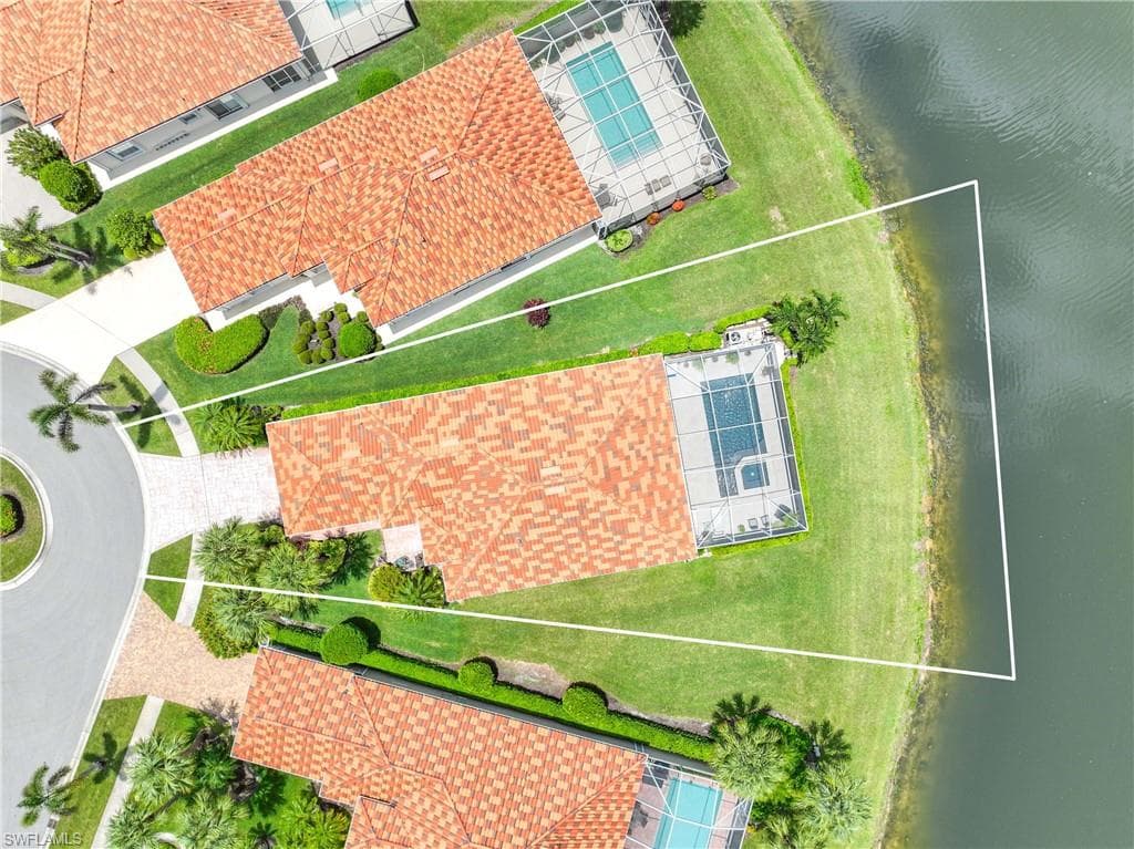3997 Isla Ciudad Ct, Naples, FL 34109-3