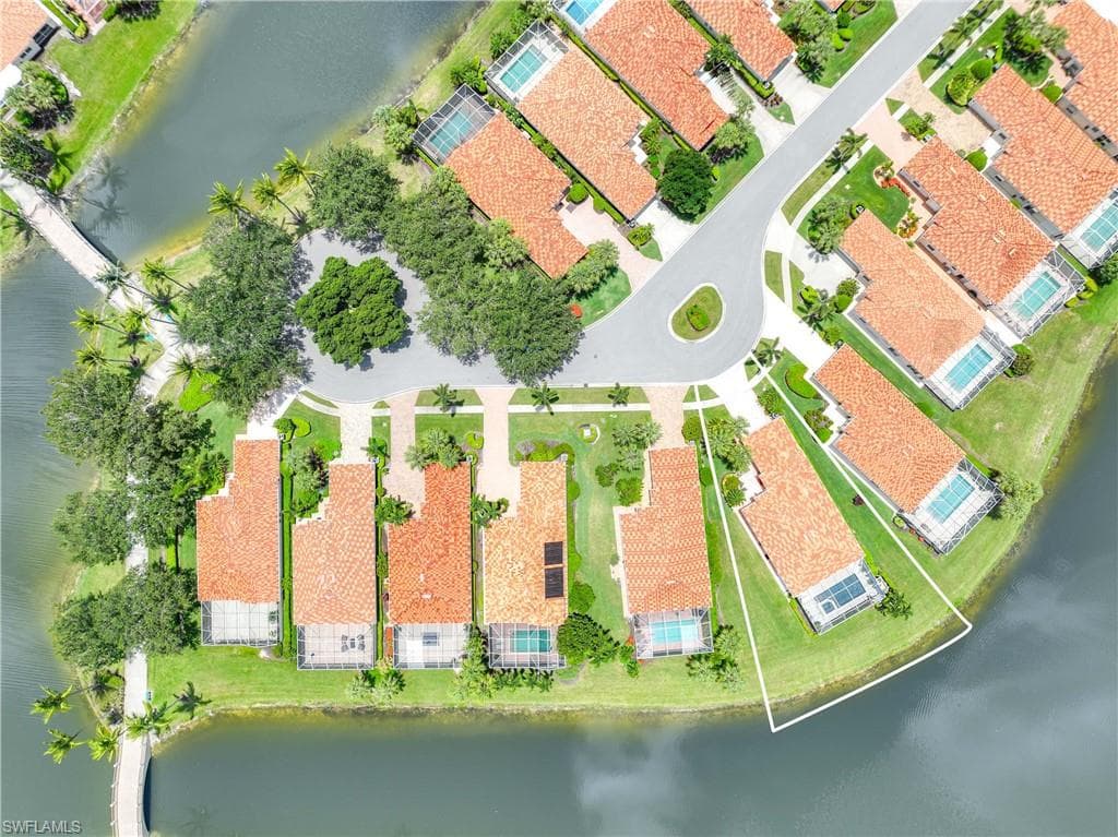 3997 Isla Ciudad Ct, Naples, FL 34109-4