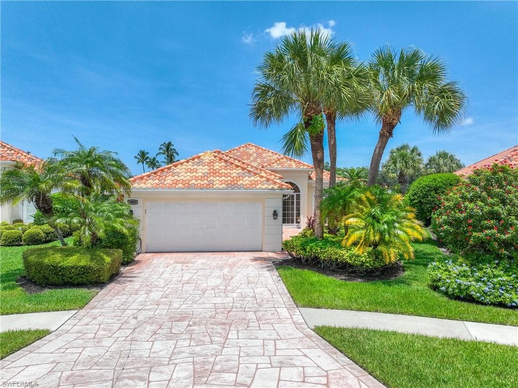 3997 Isla Ciudad Ct, Naples, FL 34109-5