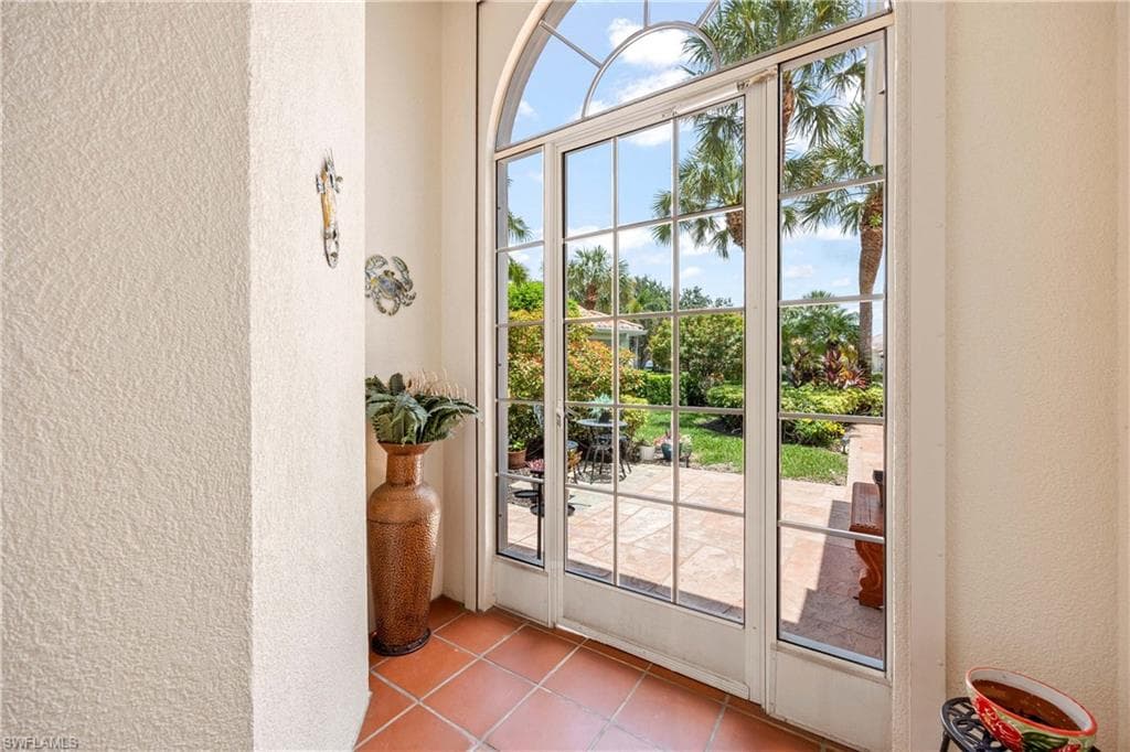 3997 Isla Ciudad Ct, Naples, FL 34109-8