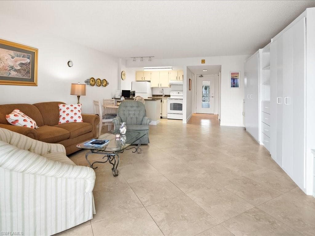 1 Bluebill Ave 302, Naples, FL 34108-8