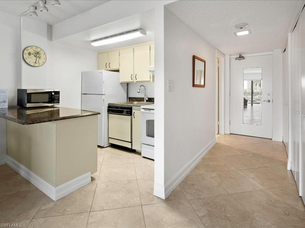 1 Bluebill Ave 302, Naples, FL 34108-9