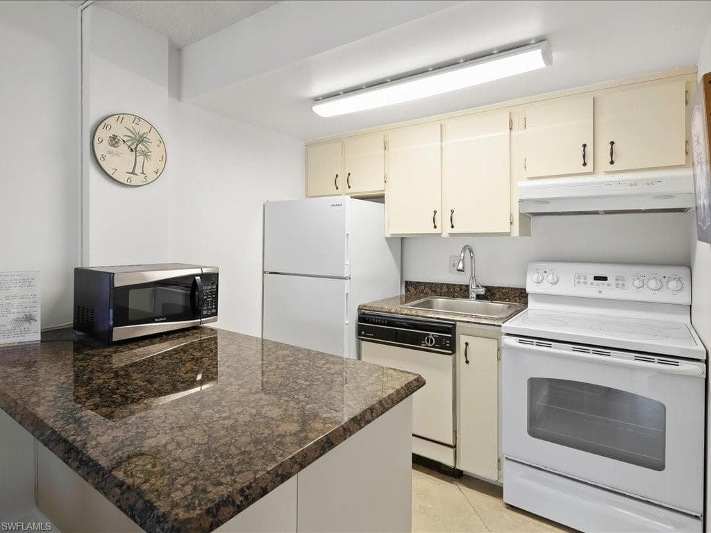 1 Bluebill Ave 302, Naples, FL 34108-10