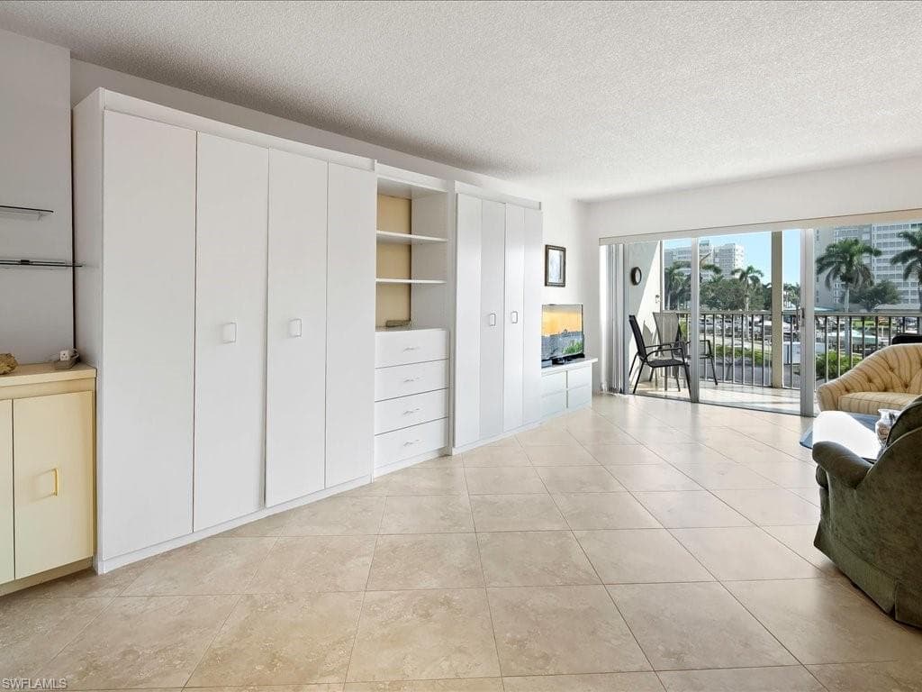 1 Bluebill Ave 302, Naples, FL 34108-3