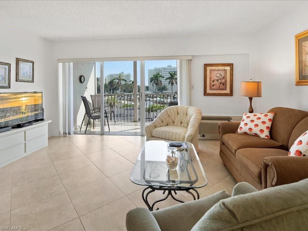 1 Bluebill Ave 302, Naples, FL 34108-5