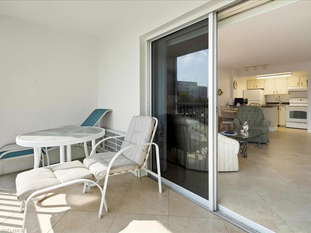 1 Bluebill Ave 302, Naples, FL 34108-7