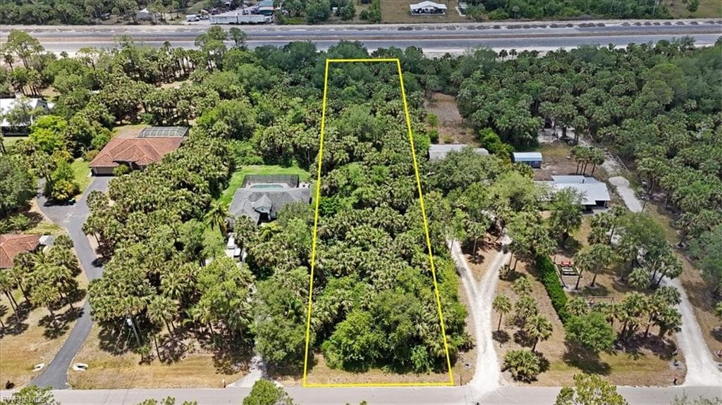 720 12th Ave NW, Naples, FL 34120-3