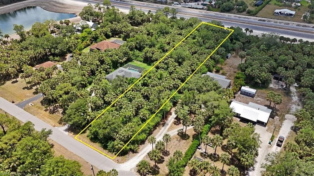 720 12th Ave NW, Naples, FL 34120-4