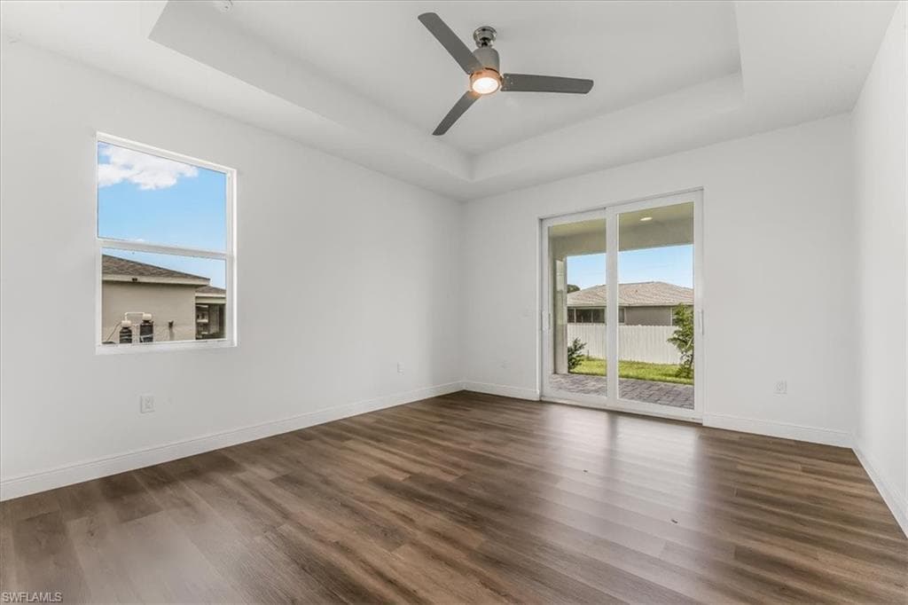 1013 39th Ter, Cape Coral, FL 33909-17