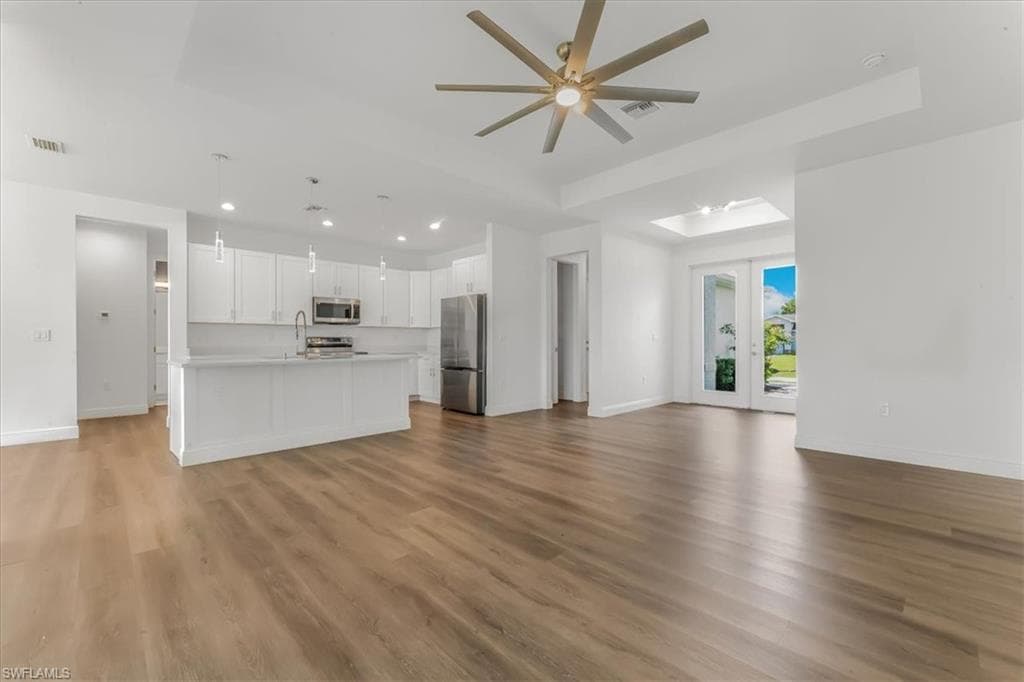 1013 39th Ter, Cape Coral, FL 33909-24