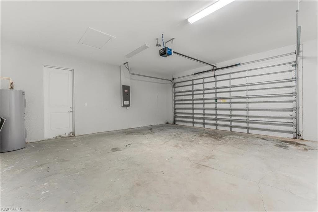 1013 39th Ter, Cape Coral, FL 33909-25