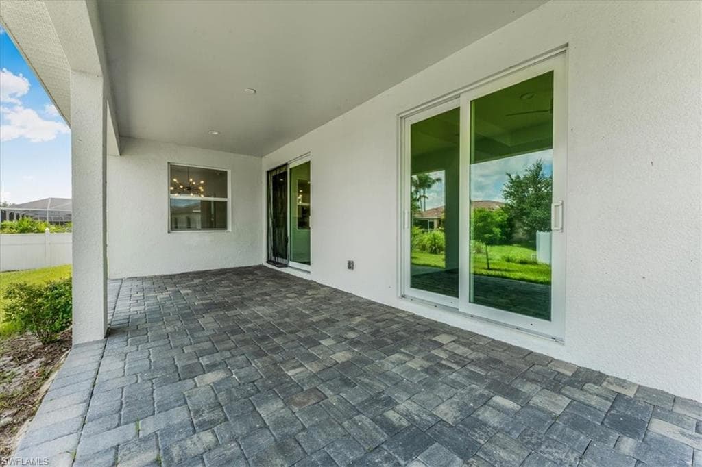 1013 39th Ter, Cape Coral, FL 33909-32