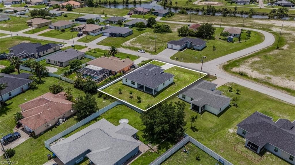 1013 39th Ter, Cape Coral, FL 33909-34