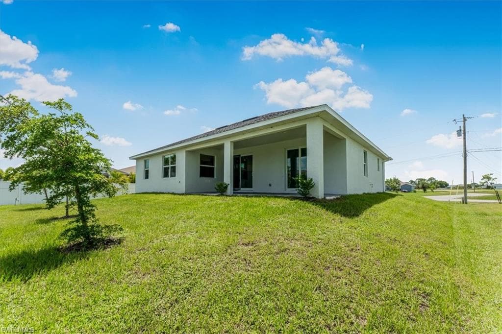 1013 39th Ter, Cape Coral, FL 33909-3