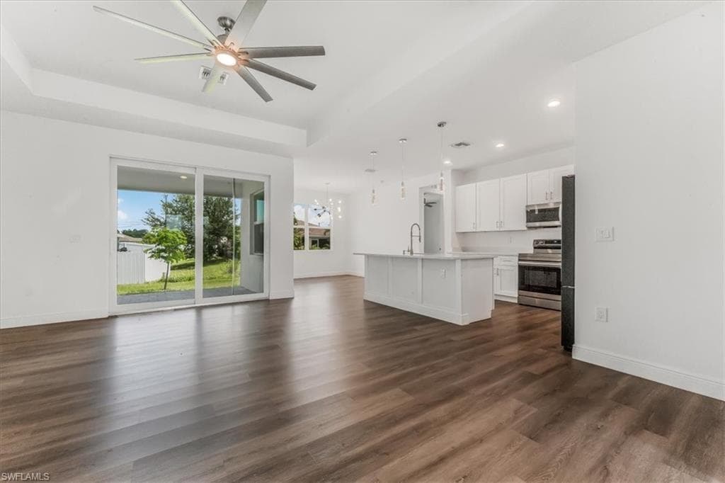 1013 39th Ter, Cape Coral, FL 33909-7