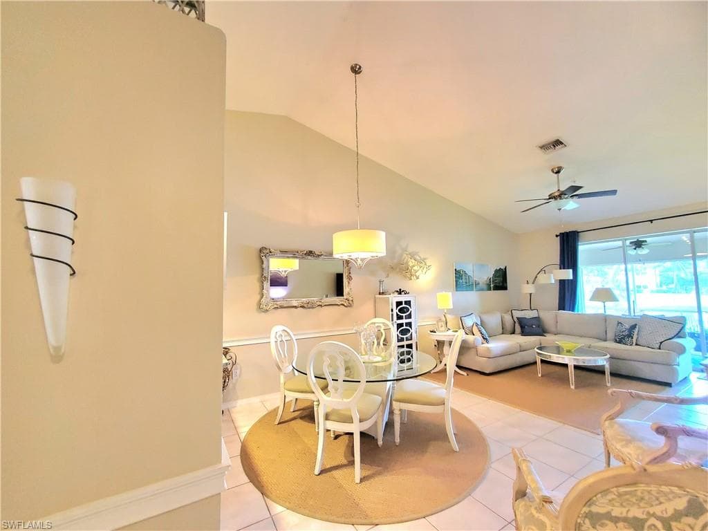 385 Dover Pl 4-402, Naples, FL 34104-30