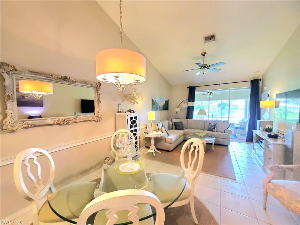 385 Dover Pl 4-402, Naples, FL 34104-4