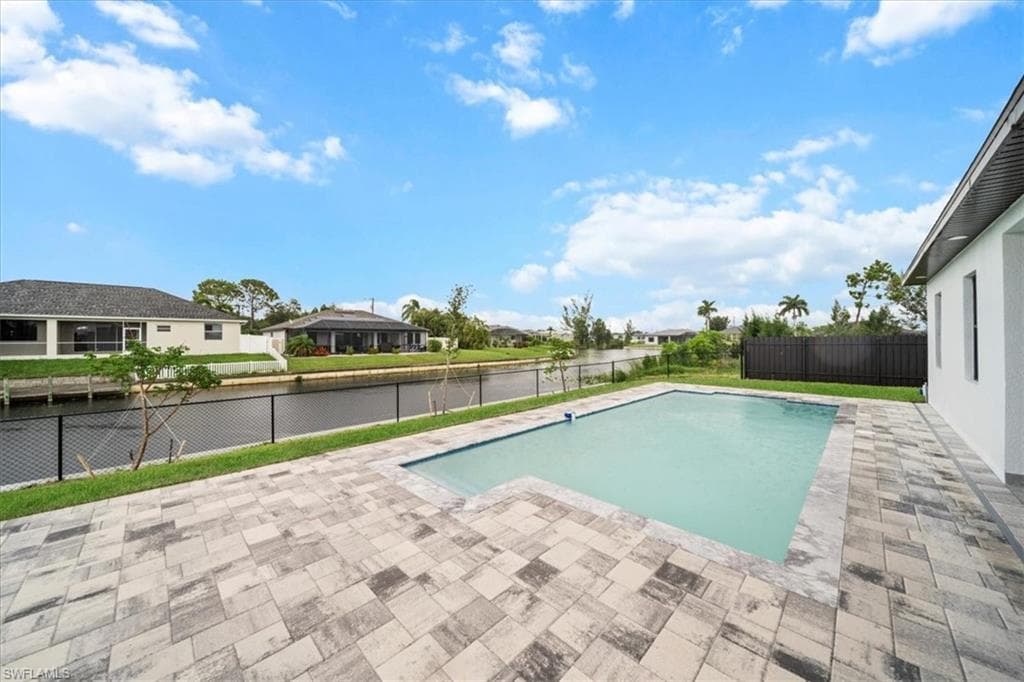 1425 11th Ct, Cape Coral, FL 33991-47