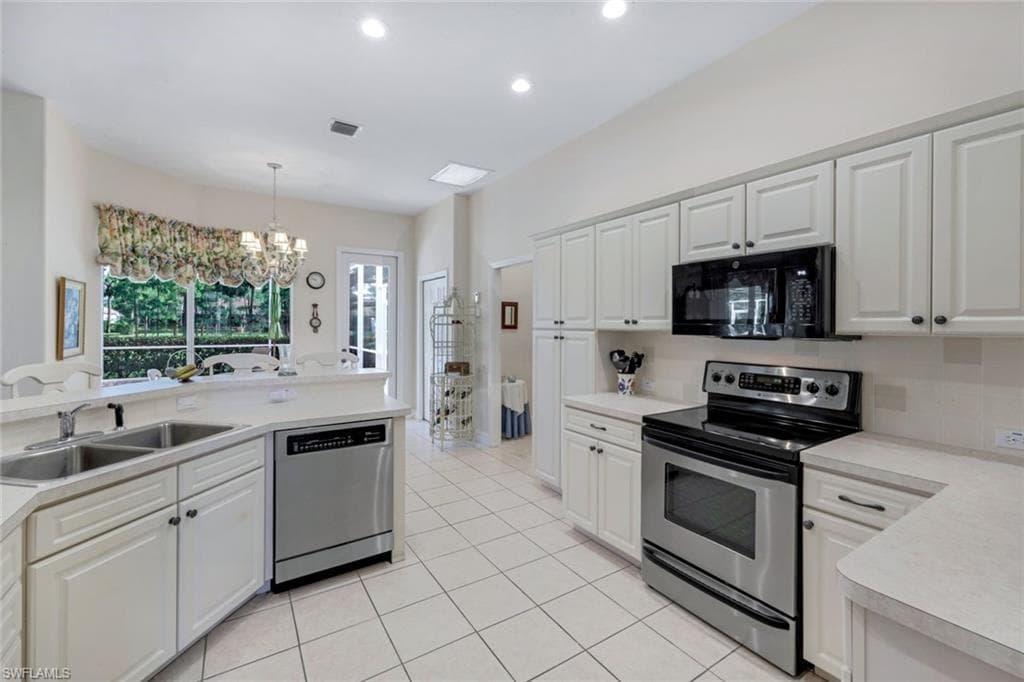 8397 Northhampton Ct, Naples, FL 34120-8