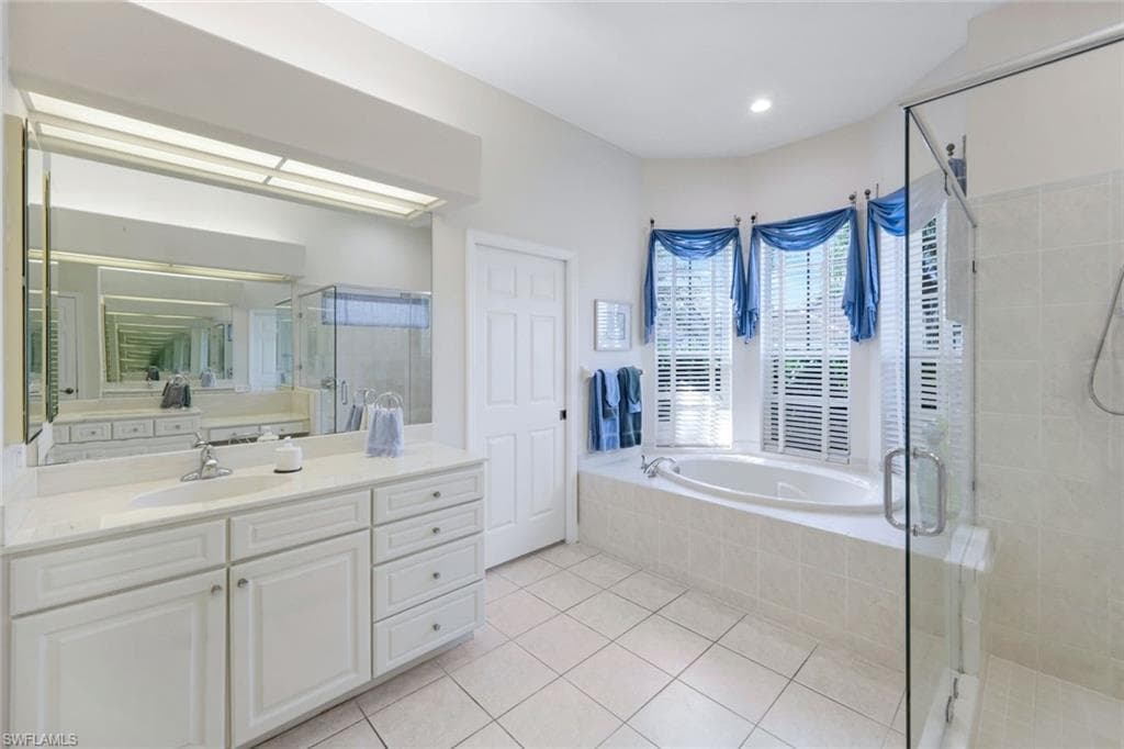 8397 Northhampton Ct, Naples, FL 34120-17