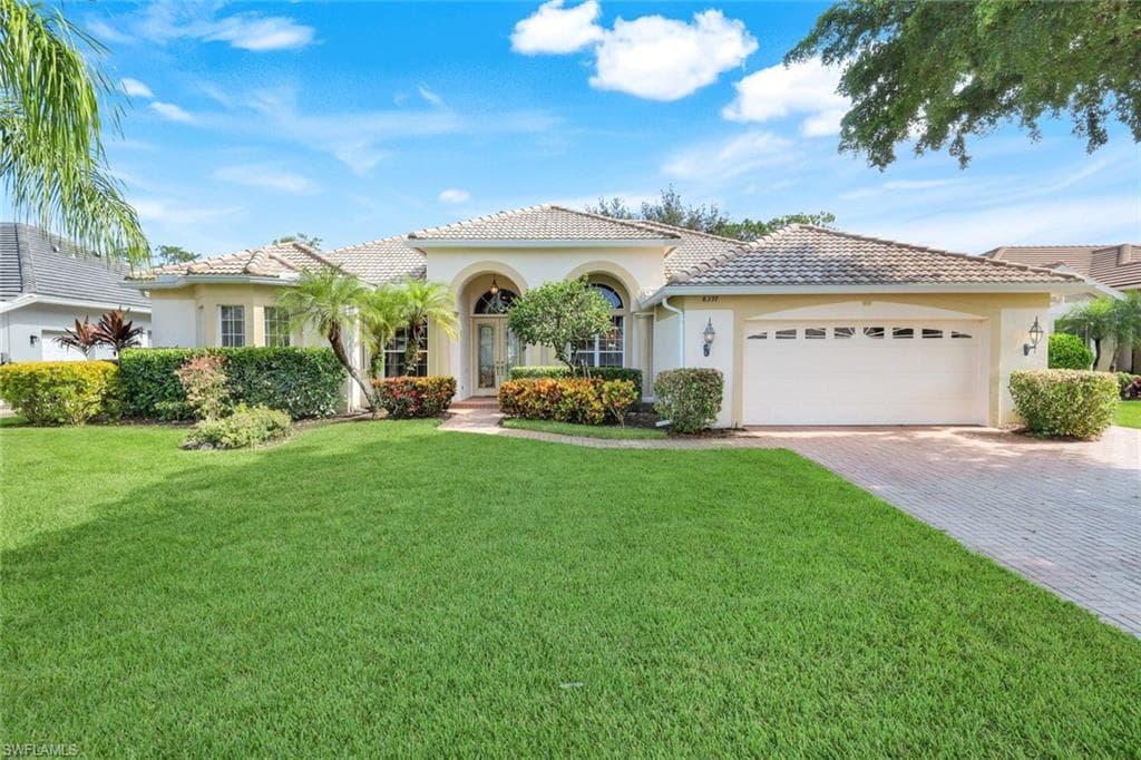 8397 Northhampton Ct, Naples, FL 34120-1