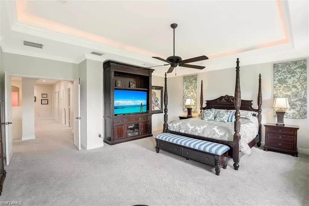 1724 Birdie Dr, Naples, FL 34120-20