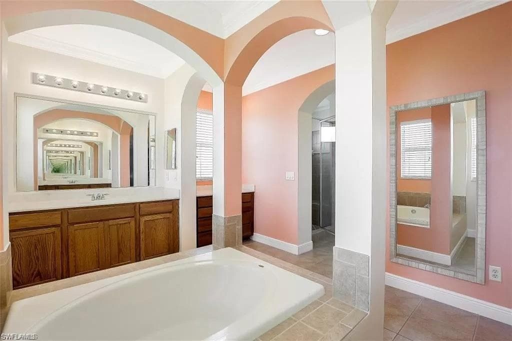 1724 Birdie Dr, Naples, FL 34120-22