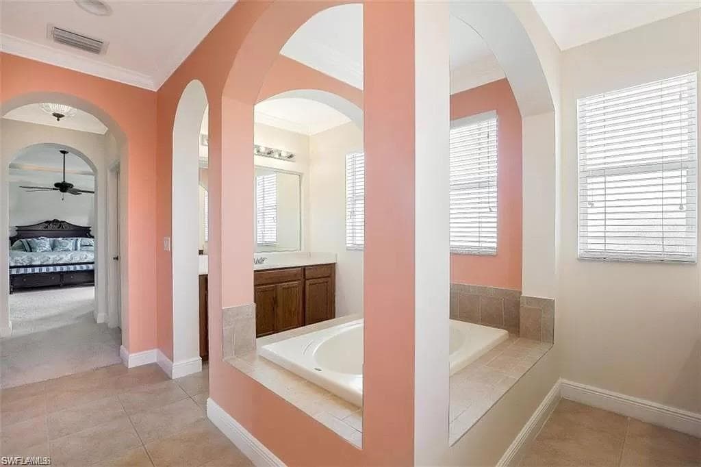 1724 Birdie Dr, Naples, FL 34120-23