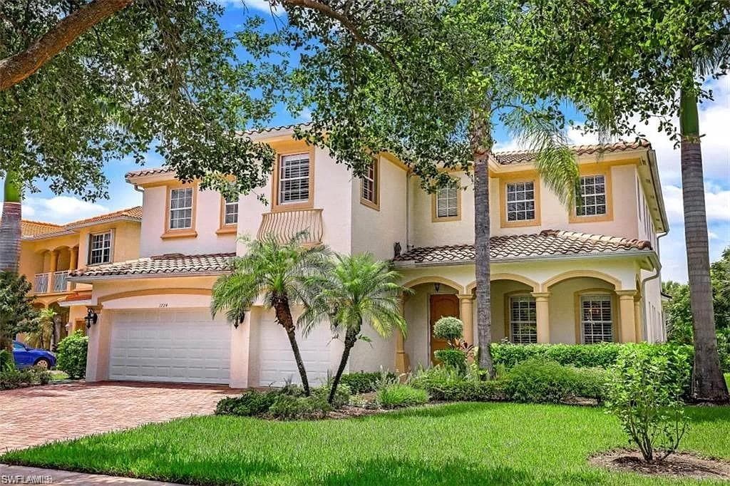 1724 Birdie Dr, Naples, FL 34120-2