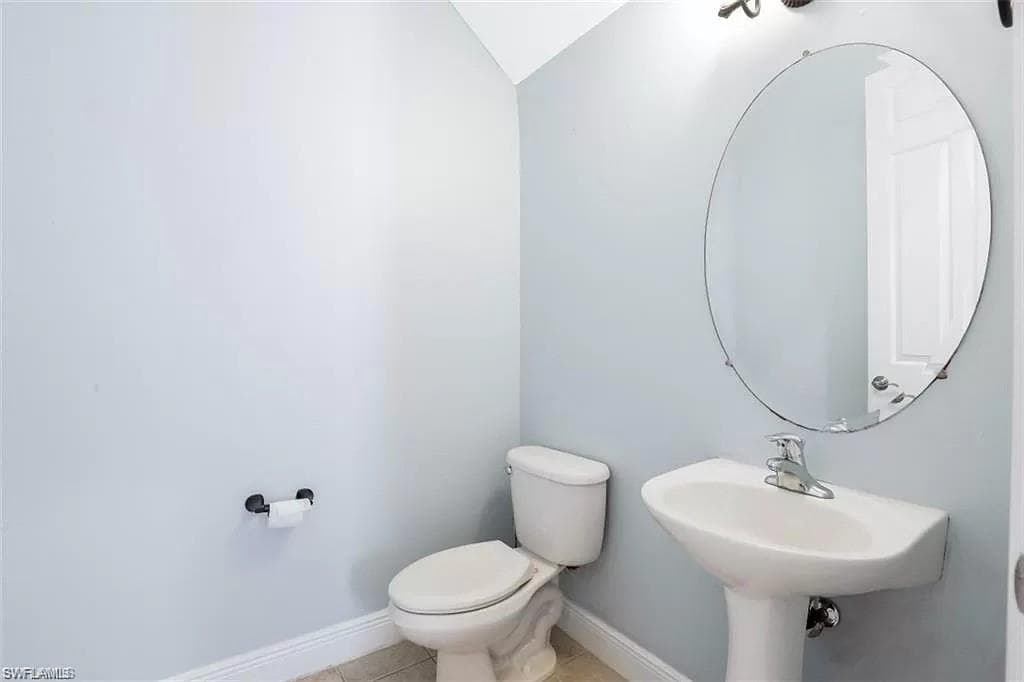 1724 Birdie Dr, Naples, FL 34120-30