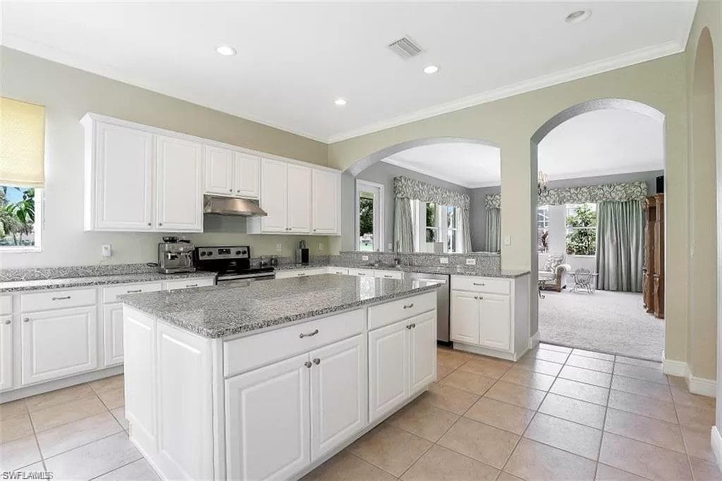 1724 Birdie Dr, Naples, FL 34120-4