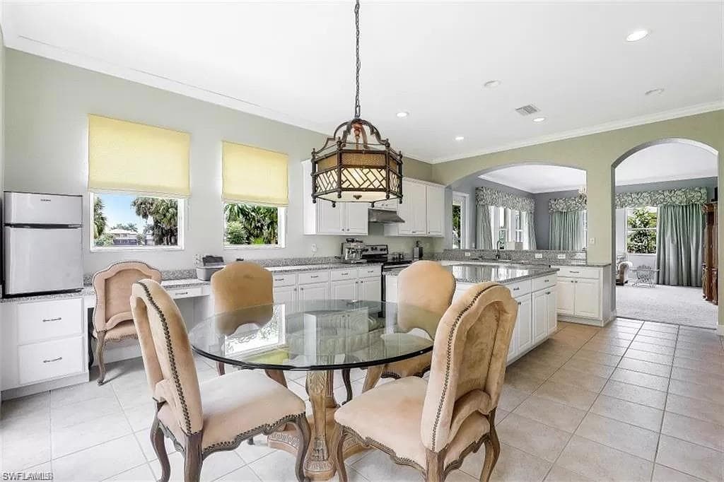 1724 Birdie Dr, Naples, FL 34120-7