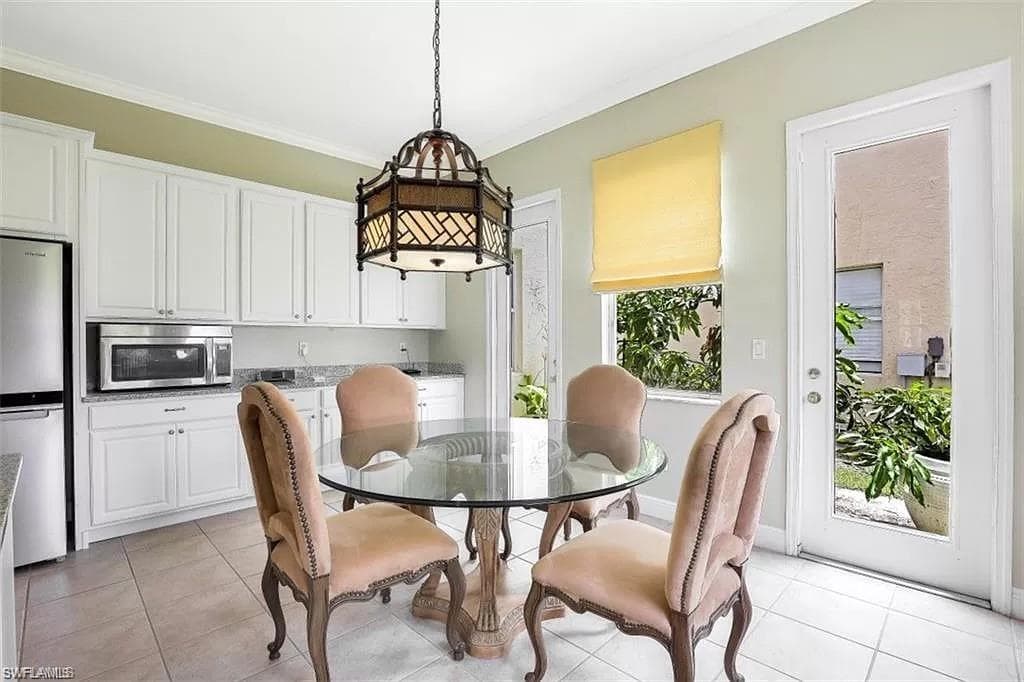 1724 Birdie Dr, Naples, FL 34120-8