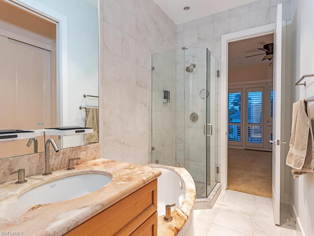 834 Hideaway Cir W, Marco Island, FL 34145-8