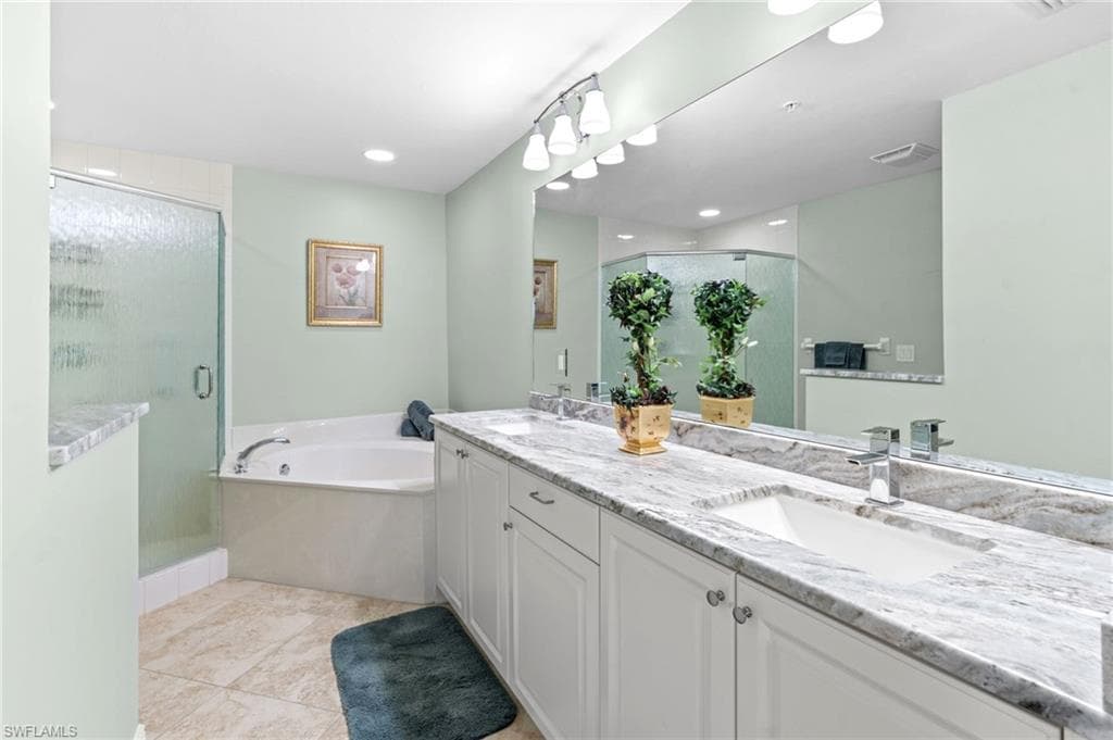 337 Vintage Bay Dr D4, Marco Island, FL 34145-18