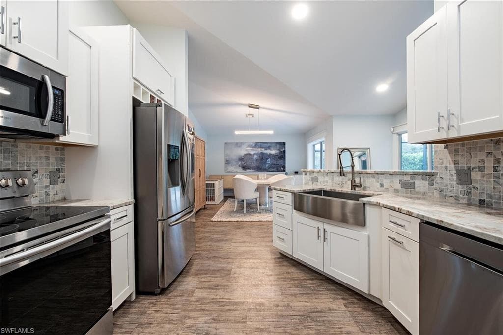 108 Greenview St, Marco Island, FL 34145-7