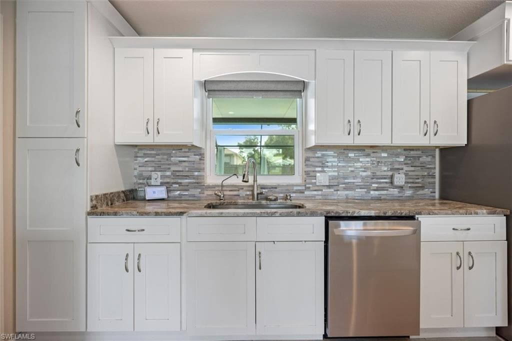 1346 Beacon Dr, Port Charlotte, FL 33952-15