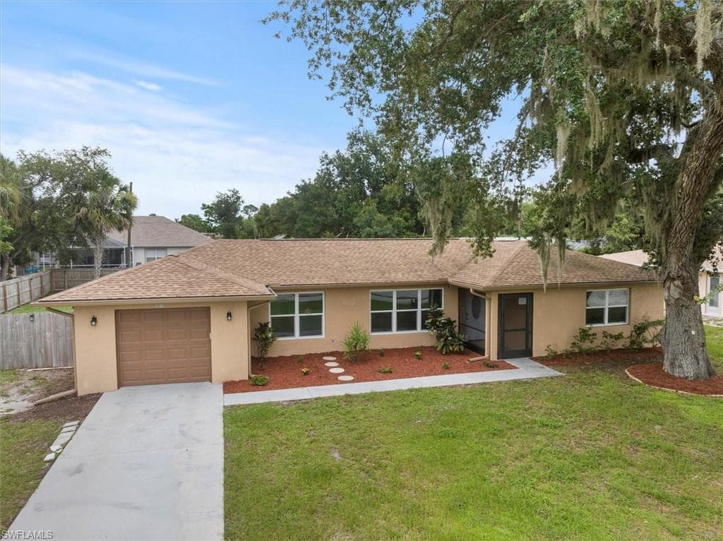 1346 Beacon Dr, Port Charlotte, FL 33952-4