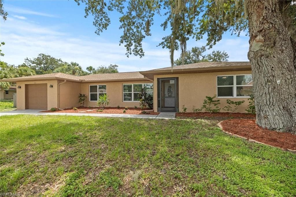 1346 Beacon Dr, Port Charlotte, FL 33952-6