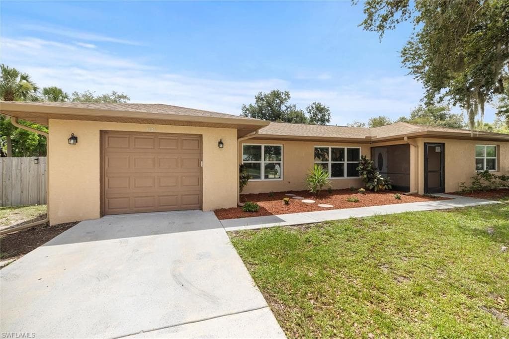 1346 Beacon Dr, Port Charlotte, FL 33952-7