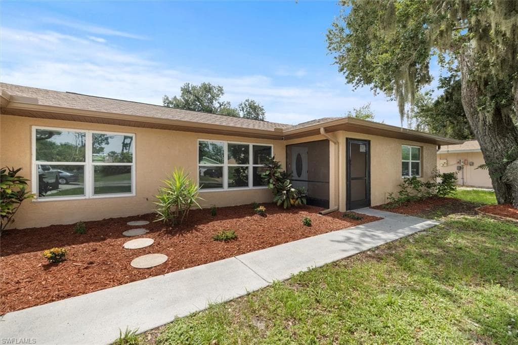 1346 Beacon Dr, Port Charlotte, FL 33952-8