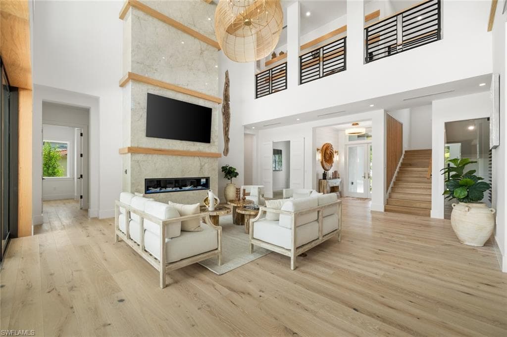 565 Whispering Pine Ln, Naples, FL 34103-8